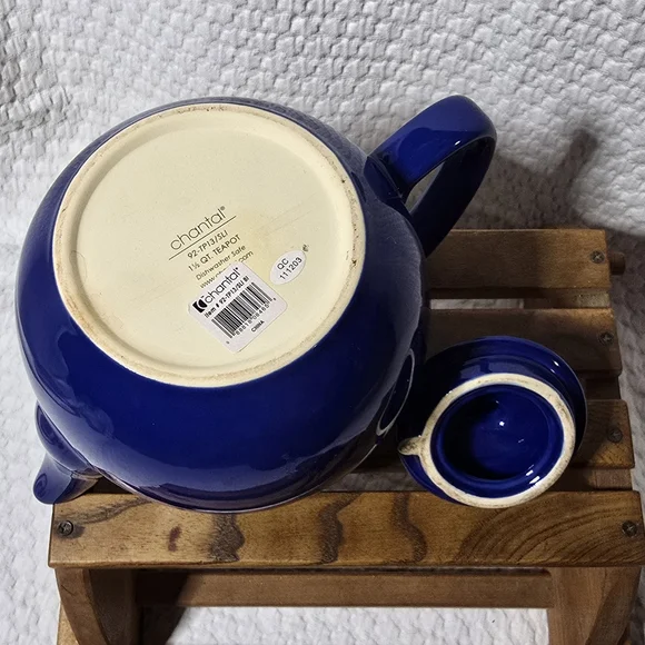 Chantal 1 1/2 qt Tea Pot with stainless steel tea steeper - Picture 5 of 5